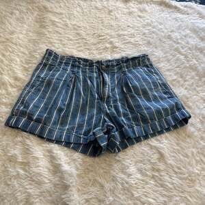 American Eagle Women's Blue and White Striped Shorts Size 10
